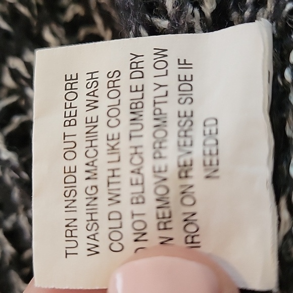 Notations medium petite black & white sweater - Picture 6 of 6